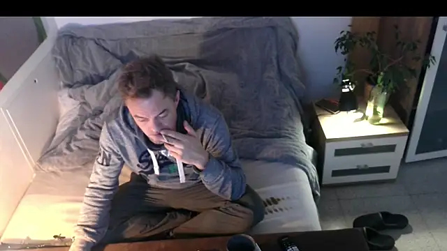 Snapshot of EdelHolz91 chatting on November 21, 1:10 pm EdelHolz91 online show from November 21, 1:10 pm