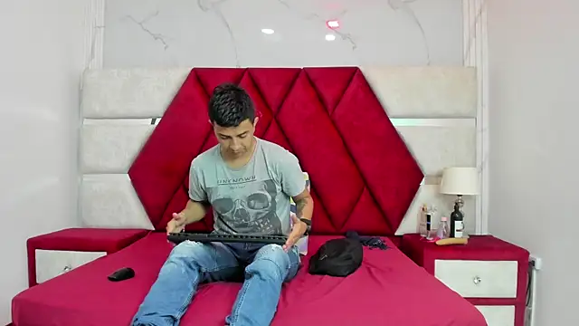 Kity spiderr online show from April 4, 12:23 pm