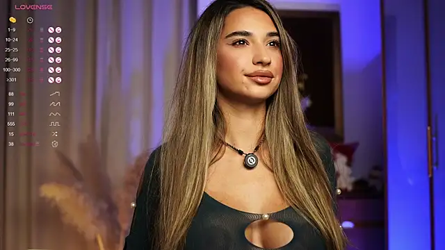 ItalianGirl online show from October 6, 7:03 pm