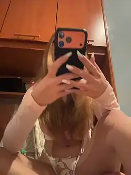 ItalianGirl online show from March 22, 9:27 pm