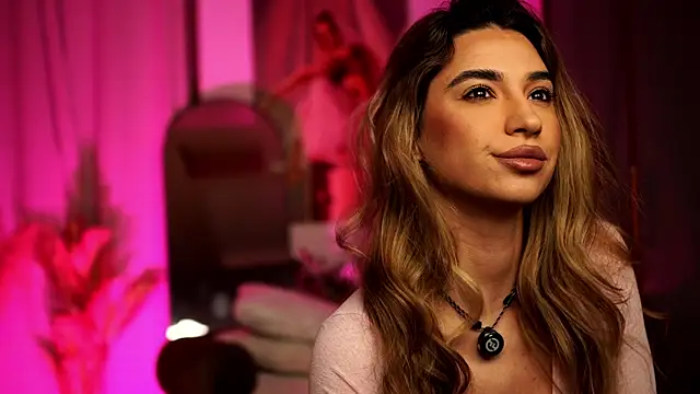 ItalianGirl online show from April 10, 8:05 pm