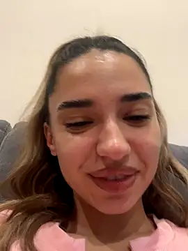 ItalianGirl online show from October 24, 8:08 pm