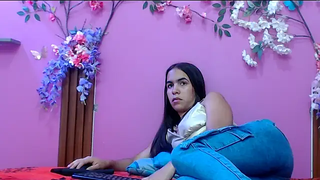 skinnysofia18 online show from October 25, 12:50 pm