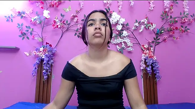 skinnysofia18 online show from May 30, 2:12 pm