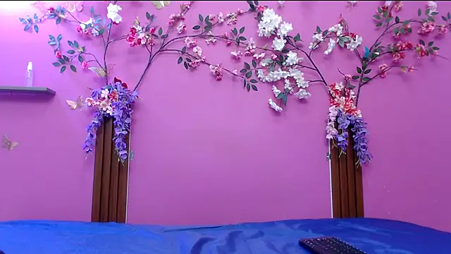 skinnysofia18 online show from May 31, 2:01 pm