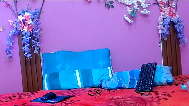 Snapshot of skinnysofia18 chatting on September 11, 1:22 pm skinnysofia18 online show from September 11, 1:22 pm