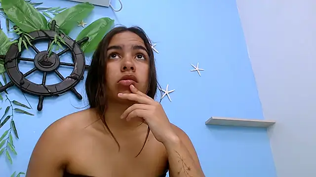 skinnysofia18 online show from July 21, 3:35 pm