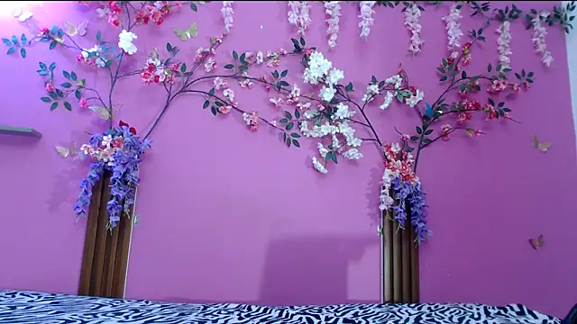 skinnysofia18 online show from May 23, 2:27 pm