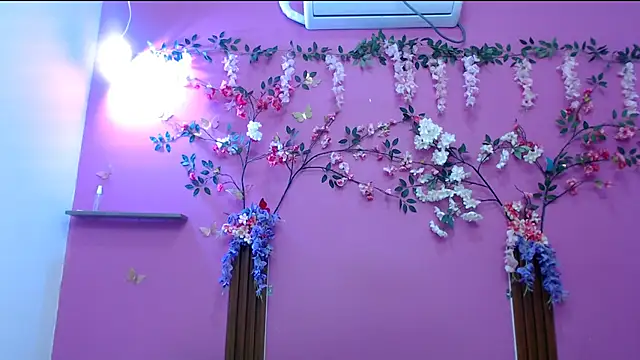 skinnysofia18 online show from April 26, 1:41 pm