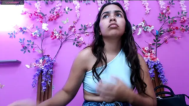 skinnysofia18 online show from June 18, 2:11 pm