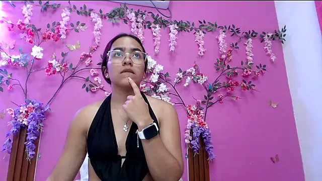 skinnysofia18 online show from March 23, 2:00 am