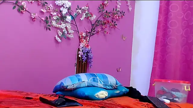 Snapshot of skinnysofia18 chatting on October 10, 1:01 pm skinnysofia18 online show from October 10, 1:01 pm