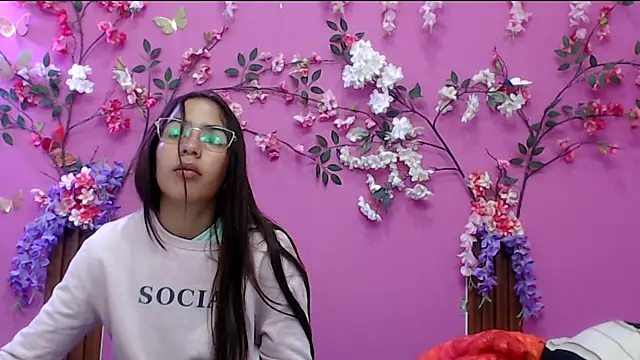 skinnysofia18 online show from December 1, 1:12 pm