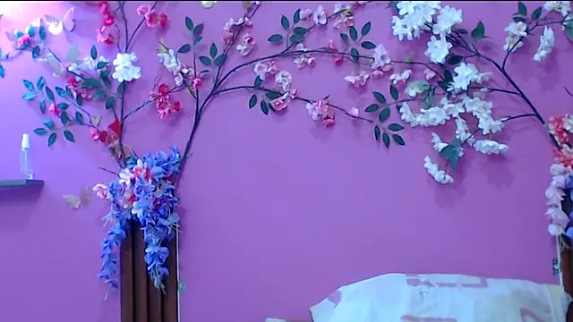 skinnysofia18 online show from January 7, 1:27 pm