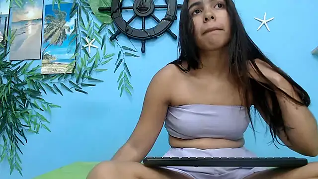 skinnysofia18 online show from July 23, 5:42 pm