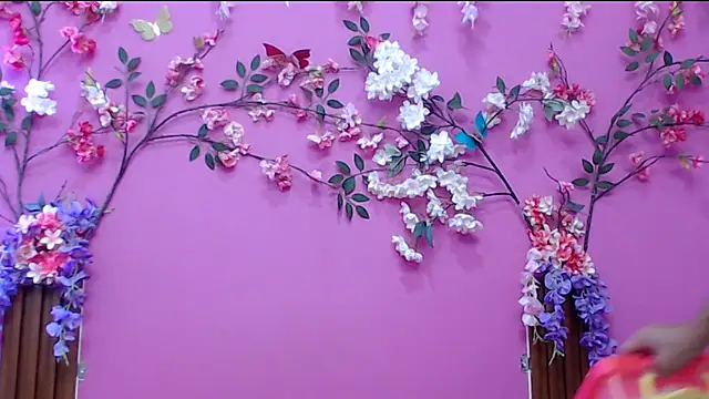 skinnysofia18 online show from November 12, 1:48 pm