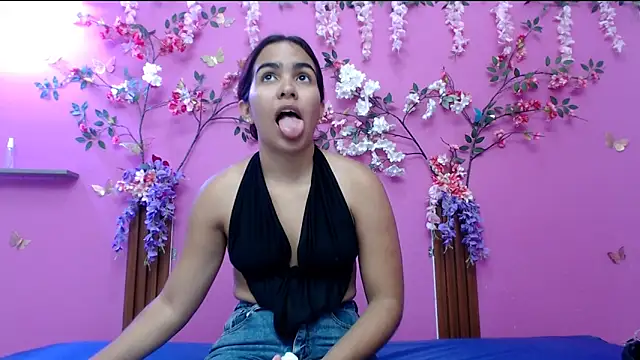 skinnysofia18 online show from May 8, 1:26 pm