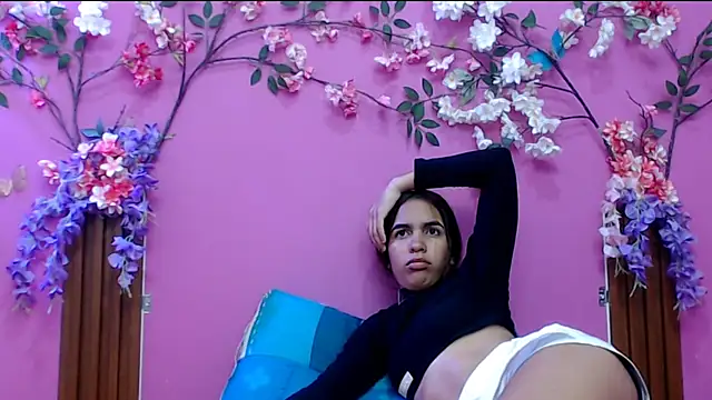 skinnysofia18 online show from November 2, 1:05 pm