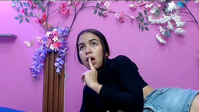 skinnysofia18 online show from November 17, 1:26 pm