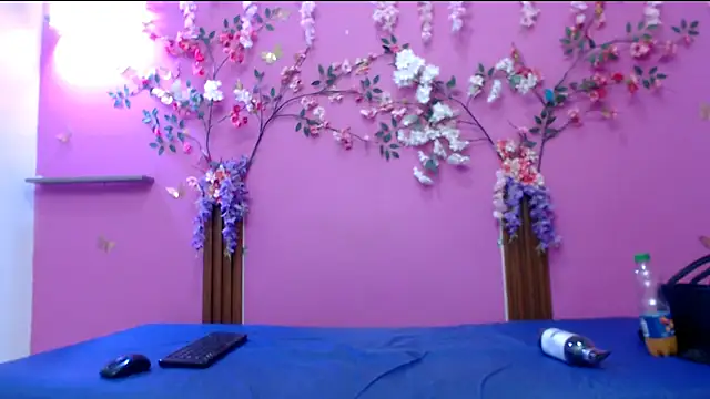 skinnysofia18 online show from March 9, 1:58 pm