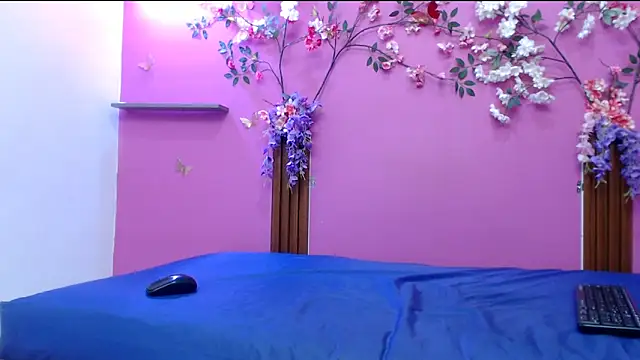 skinnysofia18 online show from March 22, 1:34 pm