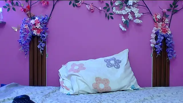 skinnysofia18 online show from December 22, 1:44 pm