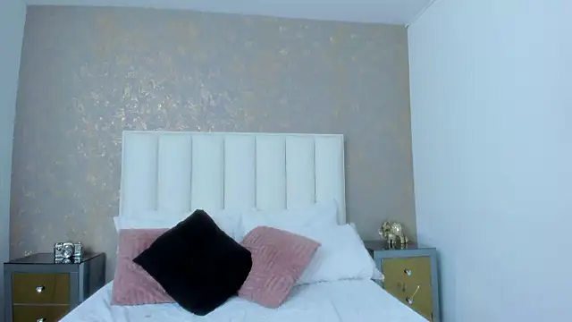 Snapshot of KaylieBrooks chatting on December 2, 7:04 pm KaylieBrooks online show from December 2, 7:04 pm