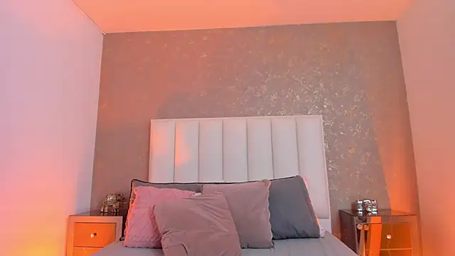 KaylieBrooks online show from March 21, 4:00 pm