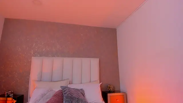 Snapshot of KaylieBrooks chatting on November 9, 3:38 pm KaylieBrooks online show from November 9, 3:38 pm