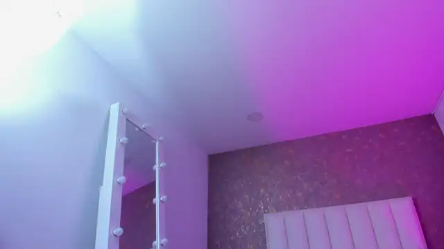 Snapshot of KaylieBrooks chatting on December 1, 7:04 pm KaylieBrooks online show from December 1, 7:04 pm