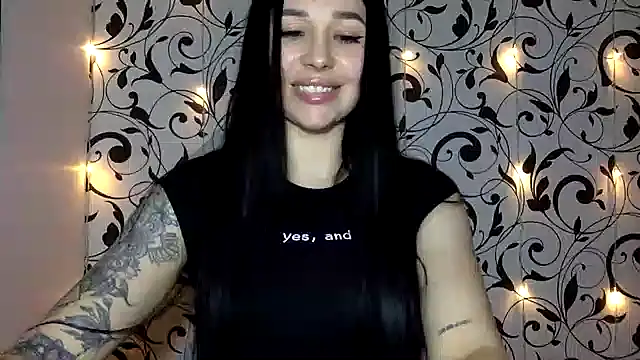 Snapshot of Ivelaa chatting on November 1, 8:57 pm Ivelaa online show from November 1, 8:57 pm