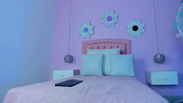 Snapshot of CannelaSmith chatting on October 24, 6:29 pm CannelaSmith online show from October 24, 6:29 pm