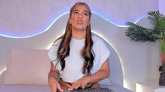 CannelaSmith online show from February 5, 5:09 pm