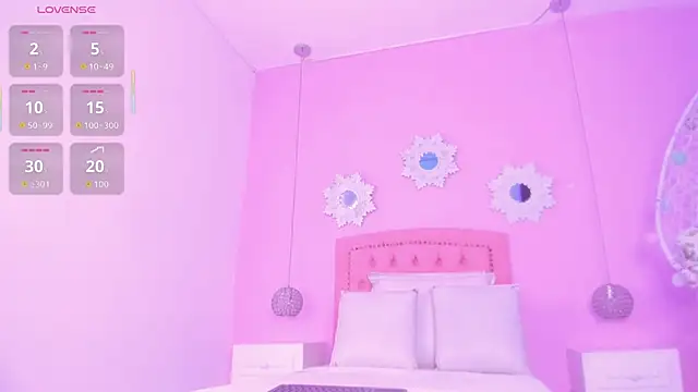 Snapshot of CannelaSmith chatting on December 5, 11:31 am CannelaSmith online show from December 5, 11:31 am