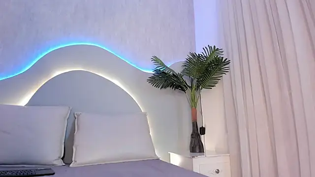 CannelaSmith online show from March 30, 3:02 pm