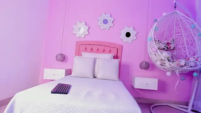 Snapshot of CannelaSmith chatting on November 29, 5:35 pm CannelaSmith online show from November 29, 5:35 pm