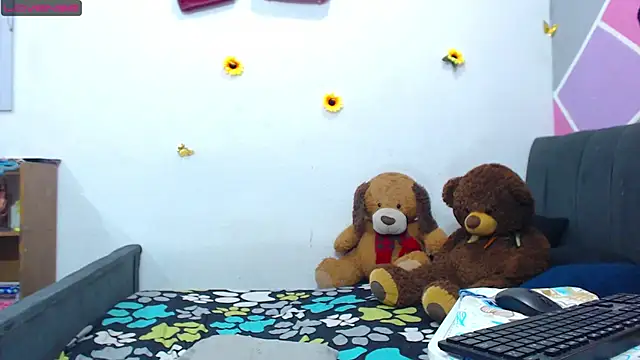 Sharasexy1 online show from December 17, 8:14 pm