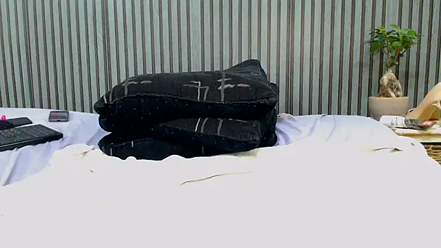 ROYALASS25 online show from May 25, 7:56 pm