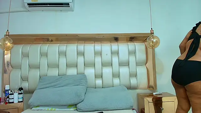 TiffantyAndStacy online show from October 27, 7:59 pm