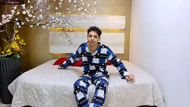 Mycandyfor You online show from September 12, 7:46 pm