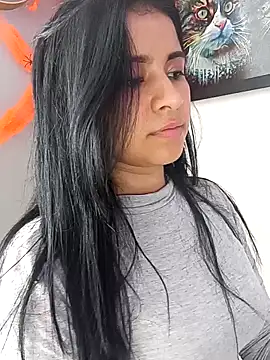 ValerieLove  online show from October 27, 7:37 pm