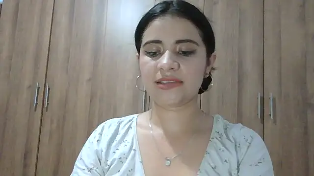 ValerieLove  online show from November 12, 8:01 pm