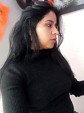 ValerieLove  online show from October 29, 7:35 pm