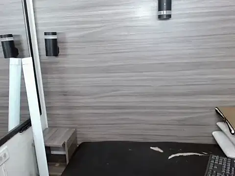 Penelopee Rouse online show from December 17, 7:52 pm