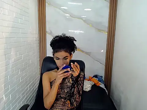 Snapshot of Penelopee_Rouse chatting on October 16, 8:17 pm Penelopee Rouse online show from October 16, 8:17 pm