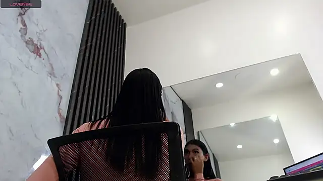 Penelopee Rouse online show from February 27, 7:46 pm