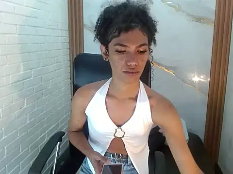 Snapshot of Penelopee_Rouse chatting on October 31, 12:46 pm Penelopee Rouse online show from October 31, 12:46 pm