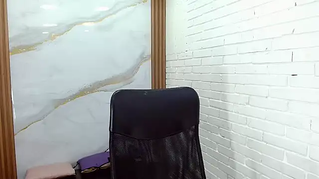 Snapshot of Penelopee_Rouse chatting on December 14, 7:30 pm Penelopee Rouse online show from December 14, 7:30 pm