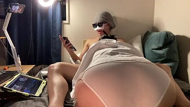 Snapshot of eru2025 chatting on October 5, 6:04 am eru2025 online show from October 5, 6:04 am