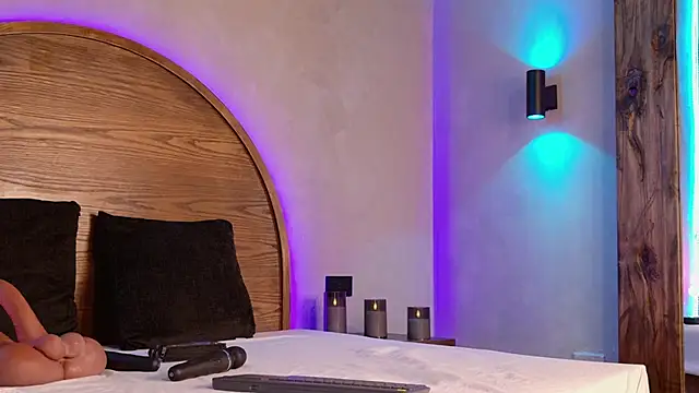 Meganreed  online show from December 18, 4:11 pm